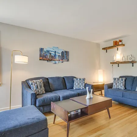 Home With Fenced Yard 13 Mi To Downtown Chicago!